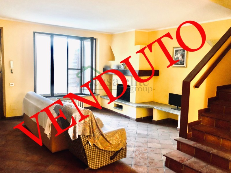 VILLETTA A SCHIERA A SALERANO