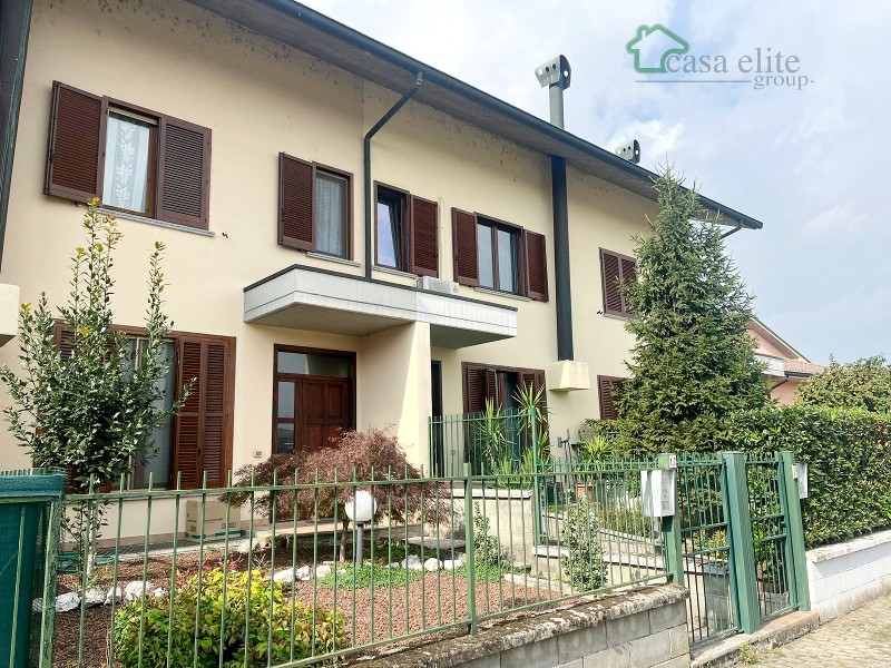 ELEGANTE VILLA A SCHIERA