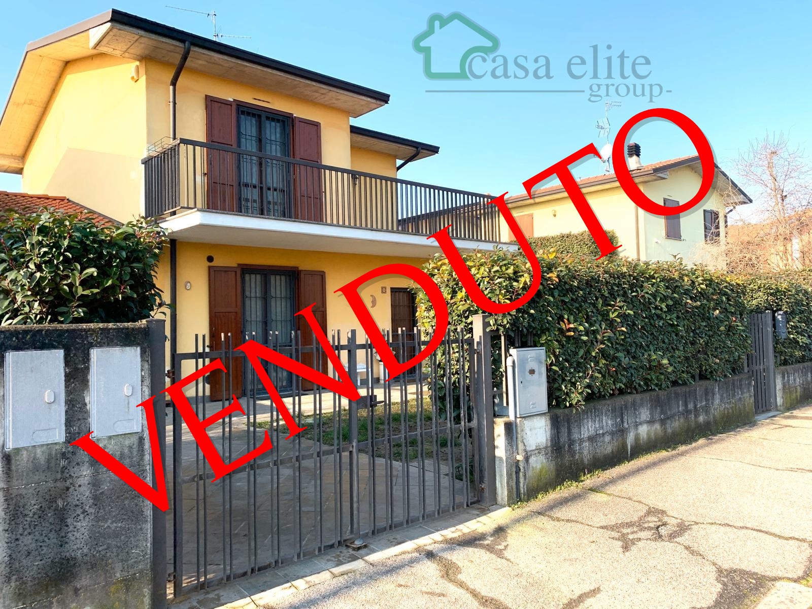 AMPIA VILLA BIFAMILIARE A CERRO AL LAMBRO