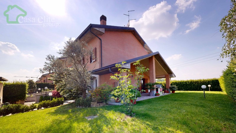 SIGNORILE VILLA BIFAMILIARE