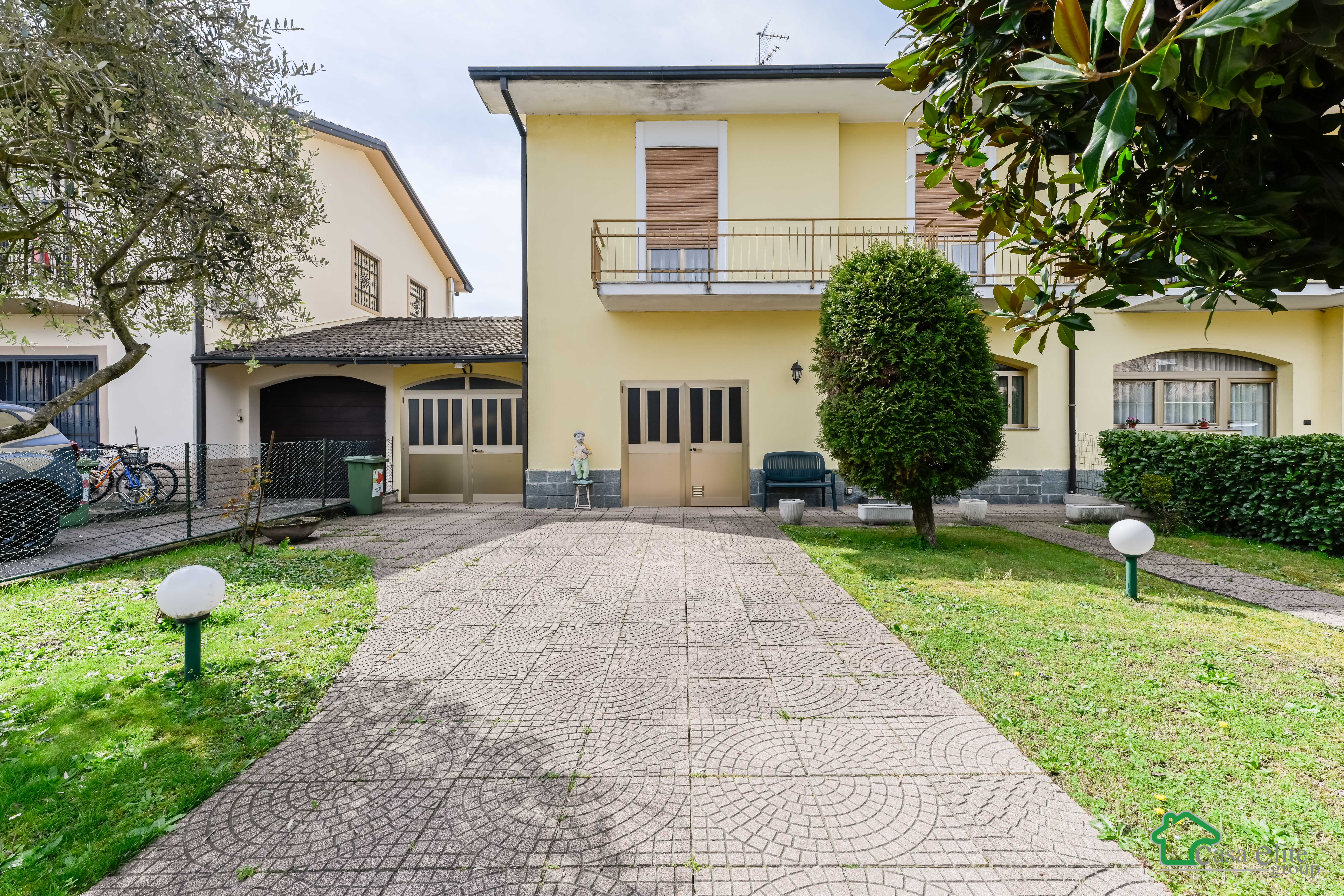 VILLA RESIDENZIALE IMMERSA NEL VERDE