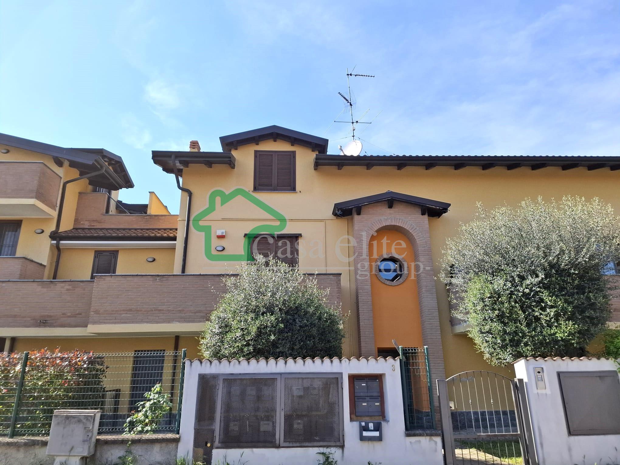 BILOCALE CON TRAVI A VISTA A CARPIANO