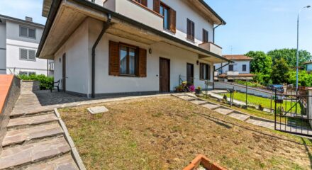 VILLA BIFAMILIARE CON GIARDINO PRIVATO E TAVERNA