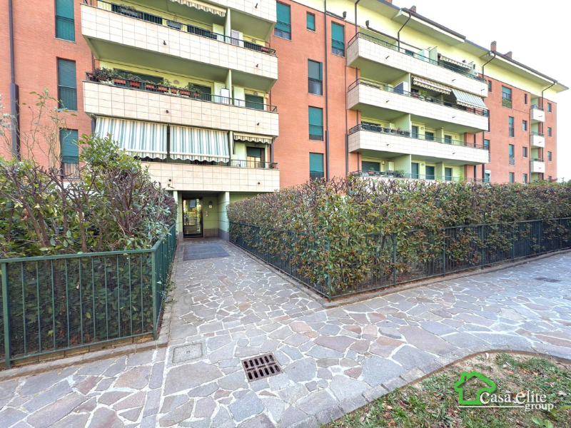 Ampio trilocale con mansarda, terrazzo e box in zona servita – PERO