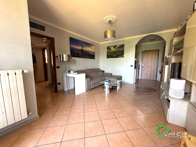 TRILOCALE CON DOPPI SERVIZI, CANTINA E DOPPIO BOX – CL. EN. A2