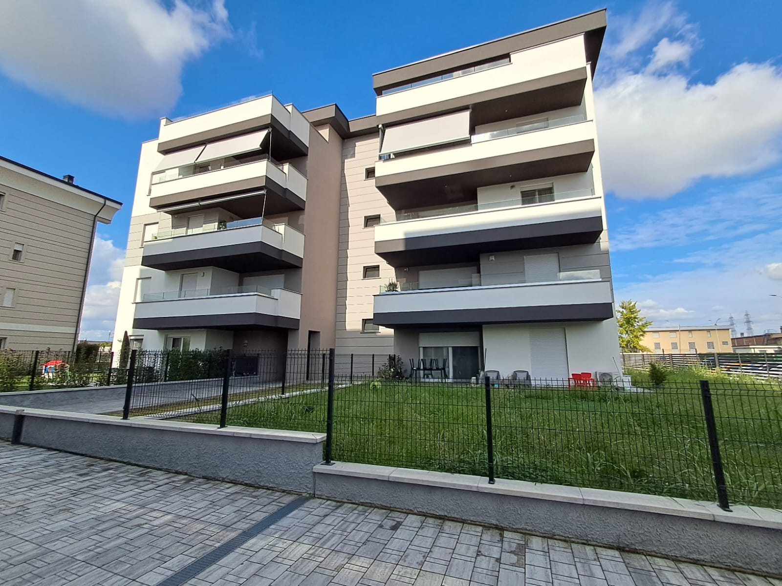 ATTICO CON TERRAZZO, BOX DOPPIO E DUE POSTI AUTO A SESTO ULTERIANO